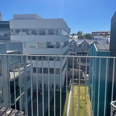 Fabulous Penthouse With Parking. *